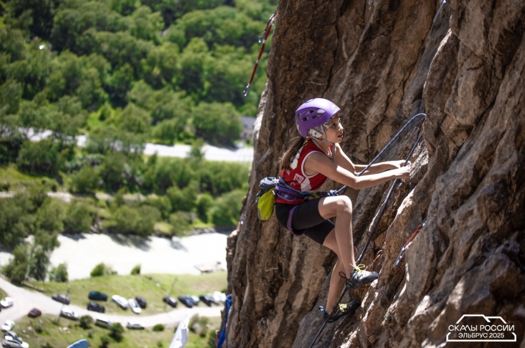 Анна Овсянникова на Всероссийских соревнованиях Скалы России в Тырныаузе